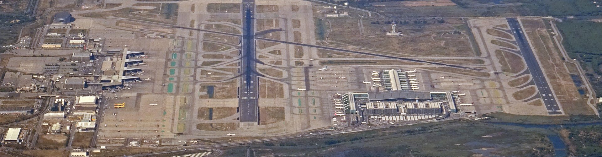 Family arrivals at Barcelona El Prat Airport, ES Airport