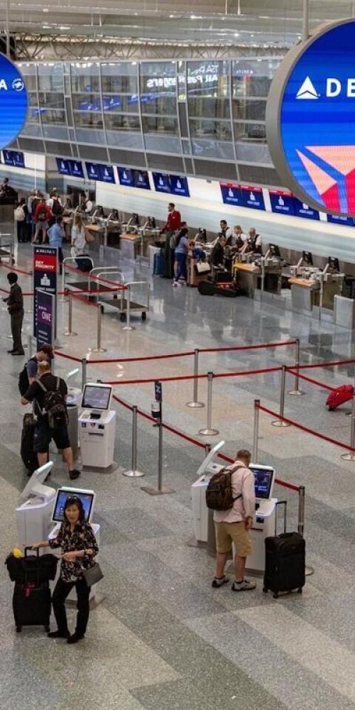 Calm family seating area at Minneapolis-St Paul Intl Airport
