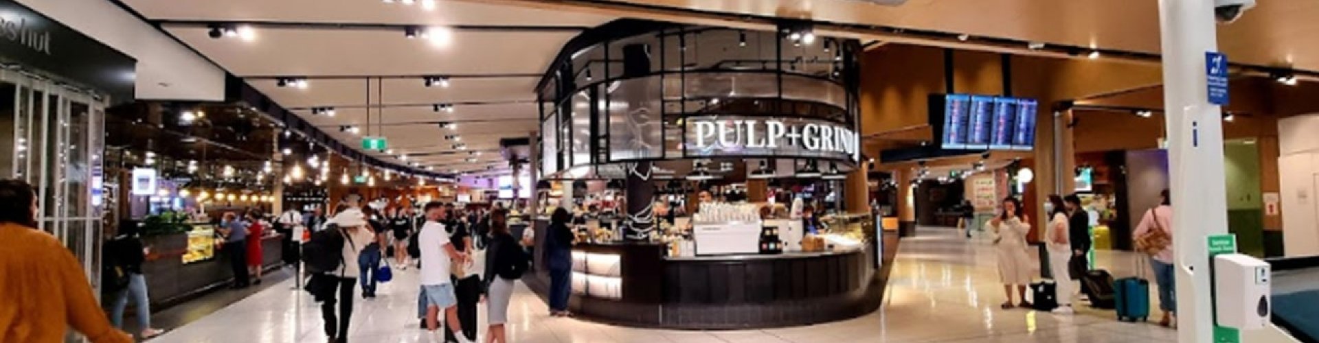 Family arrivals at Kingsford Smith Airport, AU Airport